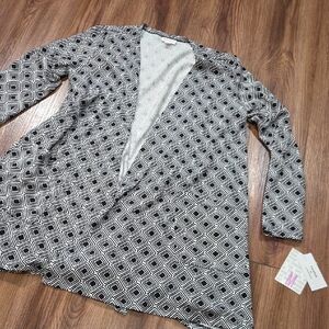 LuLaRoe Caroline NWT  Geometric Size Medium